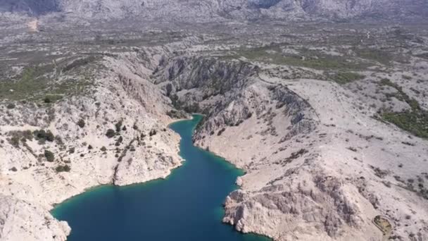 Panoramiczny Widok Zatokę Zavratnica Chorwacji Turkusową Wodą Fiordowej Zatoce Otoczonej — Wideo stockowe