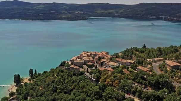 Sainte Croix Verdon France Aerial 중턱의 아름다운 호수가 내려다 보이는 — 비디오