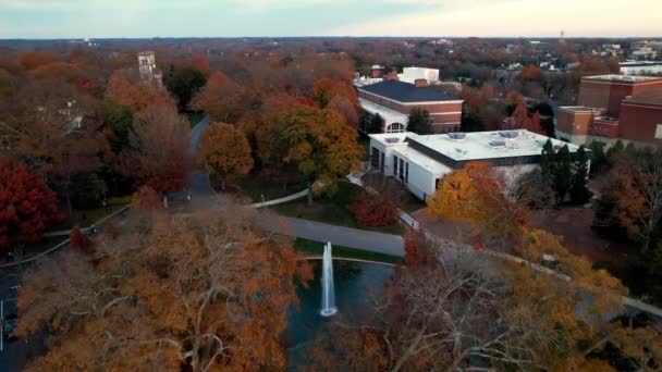 Antenn Tryck Igenom Höstfärger Wofford College Campus Spartanburg Södra Carolina — Stockvideo