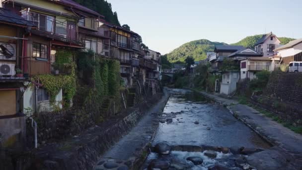 Case Tradizionali Lungo Fiume Gujo Hachiman Gifu Giappone Scena Rurale — Video Stock
