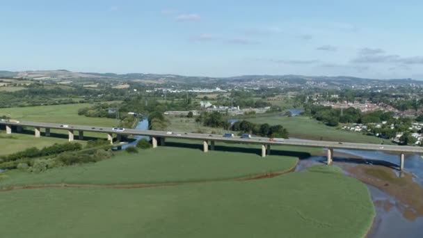 Rodovia Levantada Construída Sobre Terra Verde Campo — Vídeo de Stock