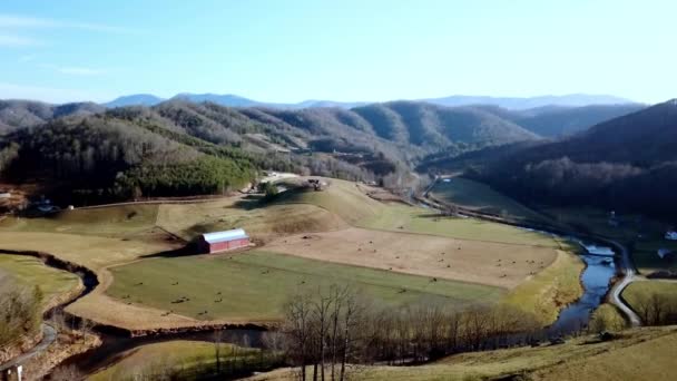 Aerial Watauga River Valley Beautiful Shot Mountain Valley Boone Blowing — Stock Video