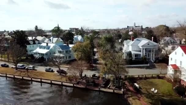 Casas Largo Orilla Del Río Neuse Nueva Berna Carolina Norte — Vídeo de stock