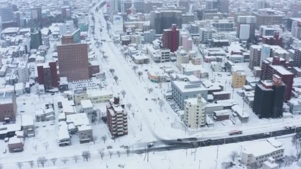 青森市雪の下で日本の冬通りの空中傾きの明らかな — ストック動画