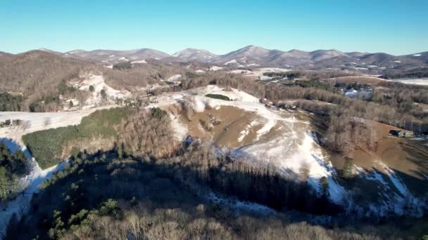 Arka Planda Yılan Dağıyla Boone Yakınlarında Kış Havası Sıradağları — Stok video