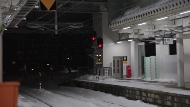 Сніг Падає Над Залізничною Станцією Аоморі Вночі Сильний Зимовий Шторм — стокове відео