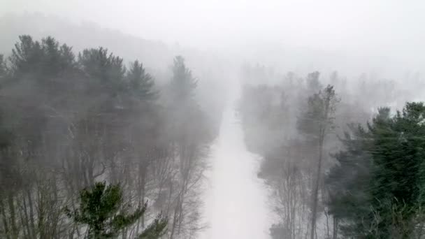 Neve Estrada Coberta Tempestade Neve Aérea Entre Boone Soprando Rocha — Vídeo de Stock