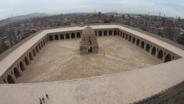 Die Moschee Von Ibn Tulun Aus Der Luft — Stockvideo