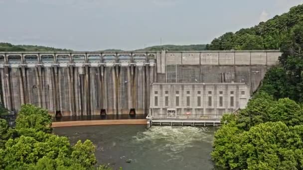 Allatoona Dam Georgia Aerial Voorwaarts Bewegende Lage Drone Vliegt Waterkrachtreservoir — Stockvideo