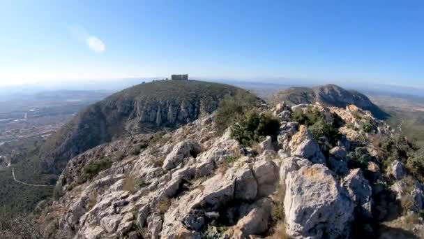 Κάστρο Του Montgri Από Κοντινό Βουνό — Αρχείο Βίντεο