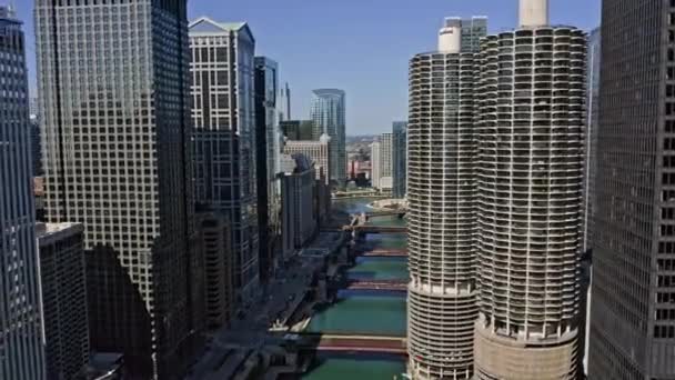 Chicago Illinois Aerial V50 Drönare Flyger Över Fånga Ultramoderna Höghus — Stockvideo