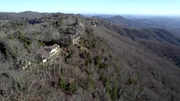 北卡罗莱纳州吹石湖中度假别墅的空中轨道 远景规划 — 图库视频影像