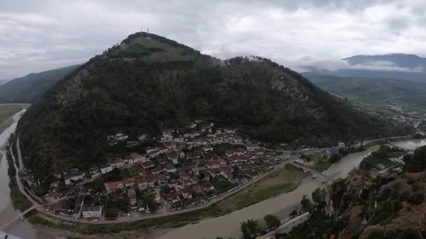 Uitzicht Top Van Berat Albanië Heet Stad Van Duizend Ramen — Stockvideo