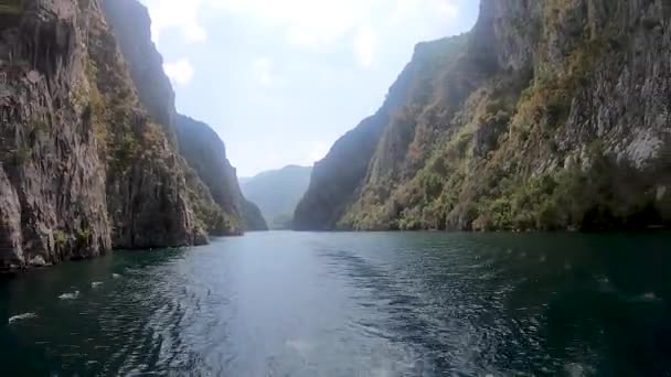 Timelpase Del Lago Koman Albania Traghetto — Video Stock