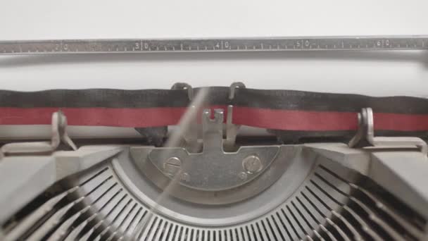 Κλείσιμο Μιας Γραφομηχανής Που Γράφει Τέλος — Αρχείο Βίντεο