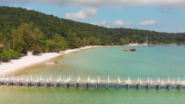 Koh Rong Παραλία Στην Καμπότζη Δημοφιλής Τουριστικός Προορισμός Προβλήτα Πετούν — Αρχείο Βίντεο