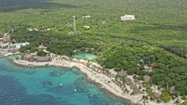 Cozumel México Aerial V14 Panning Shot Captura Popular Chankanaab Beach — Vídeos de Stock