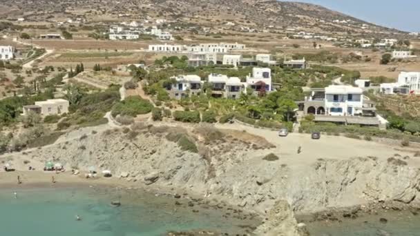 Paros Grekland Flygfoto Panorering Fånga Grekisk Stil Vitkalkade Havsutsikt Semesterhus — Stockvideo