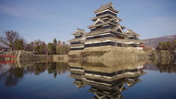 Matsumoto Castle Spiegelachtige Reflectie Gracht Establishing Shot — Stockvideo