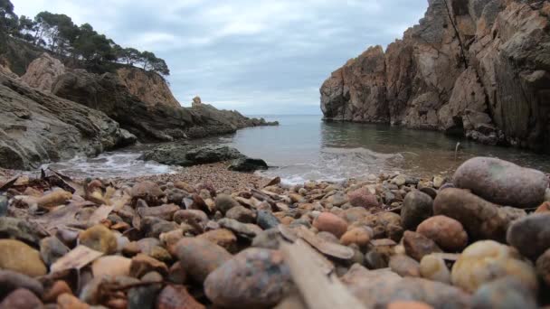 Vågor Hav Mot Klipporna Stranden Spanien Katalonien Costa Brava — Stockvideo