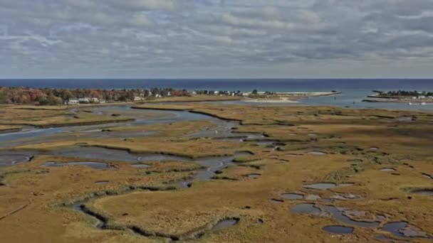 Wells Maine Aerial Όμορφο Τοπίο Των Φυσικών Βάλτων Αλάτι Κυκλικό — Αρχείο Βίντεο