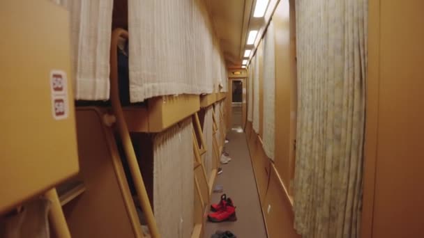 日本の 濃尾の会 でバンピーライド 寝台列車サンライズエクスプレス — ストック動画