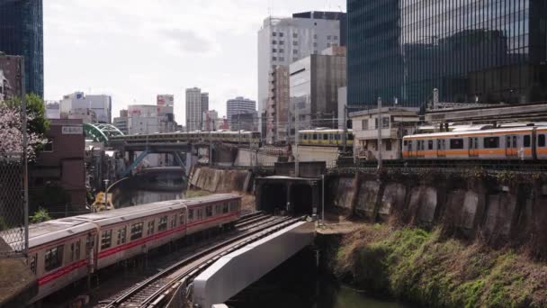 Flera Tokyo Tåg Passerar Varandra Ochanomizu Station Early Morning — Stockvideo