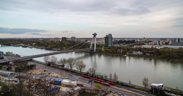 斯洛伐克布拉迪斯拉发的Snp或新桥时差模糊了交通运动 — 图库视频影像