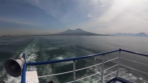Пором Неаполя Островів Задньому Плані Бачимо Гору Везувій — стокове відео