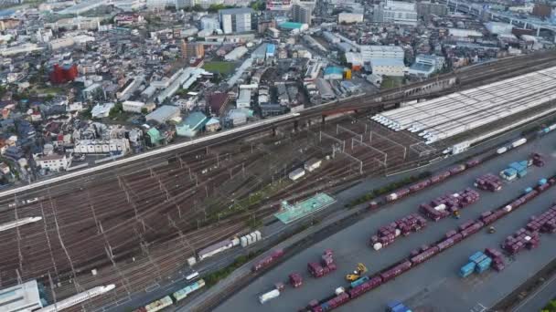 Luftaufnahme Mehrerer Japanischer Shinkansen Und Stadtlandschaften — Stockvideo