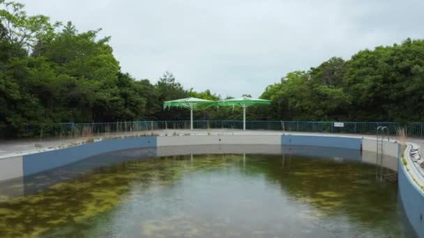 Verlassene Poolruinen Und Luftaufnahmen Von Kashikojima Japan — Stockvideo