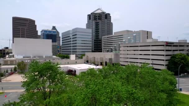 Impulso Aéreo Lento Greensboro Norte Carolina Skyline — Vídeo de Stock