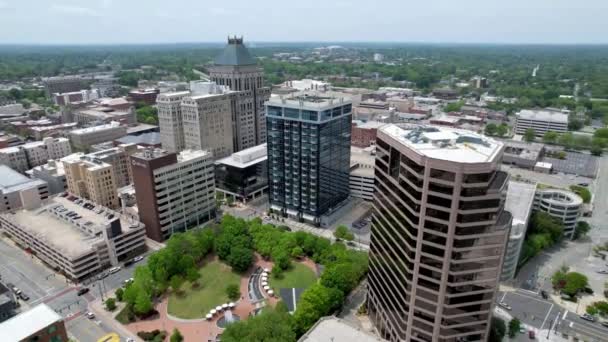 Alta Órbita Aérea Greensboro Norte Carolina Skyline — Vídeo de Stock