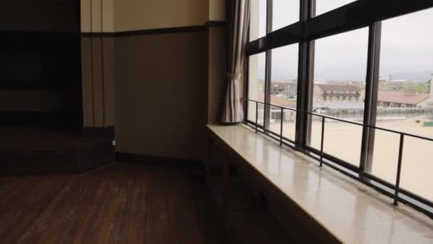 Ιαπωνικό Δημοτικό Σχολείο Λόγους Δει Από Εσωτερικό Κτίριο — Αρχείο Βίντεο