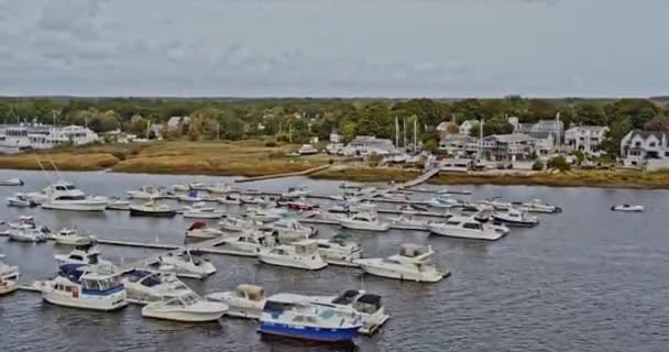 Newburyport Massachusetts Aerial Low Level Drone Flyover Merrimack River Capturing — Stockvideo