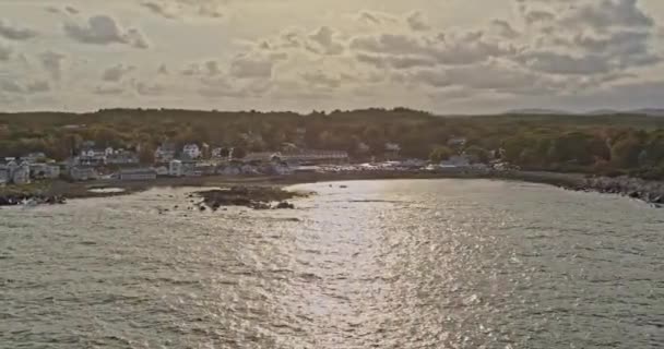 Ogunquit Maine Aerial Panshot Coastal Homes Rock Coast Oarweed Perkins — 图库视频影像