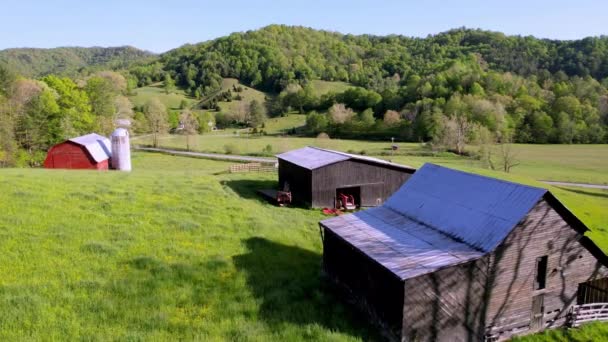 Celeiro Velho Mola Perto Bethel Carolina Norte Montanhas Crista Appalachian — Vídeo de Stock