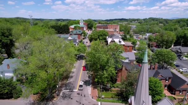 Aérea Sobre Campanário Igreja Abingdon Virginia — Vídeo de Stock