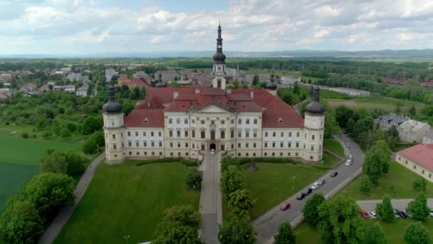 Hradisko Klooster Militair Ziekenhuis Olomouc Een Zonnige Dag Moravië Achtergrond — Stockvideo