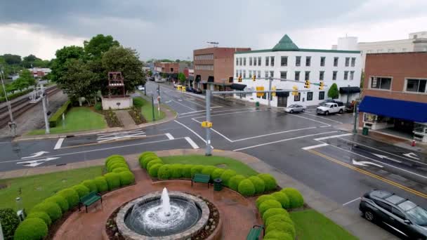 Thomasville North Carolina Aerial Downtown Pullout — Stock Video