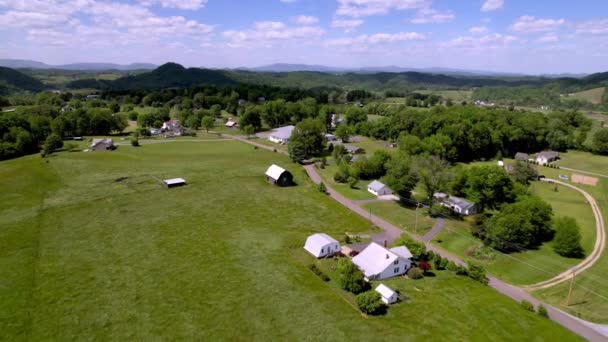 春にダマスカスやアビンドン バージニアの近くの農地で — ストック動画