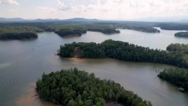Lake James Reservatório Com Lancha Primeiro Plano Lake James Carolina — Vídeo de Stock