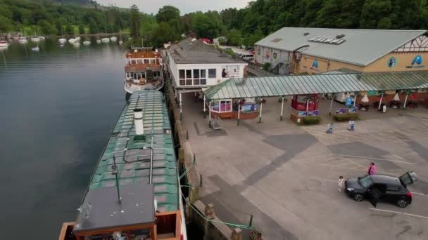 Distrito Los Lagos Inglaterra Aerial Drone Shot Estación Tren — Vídeos de Stock