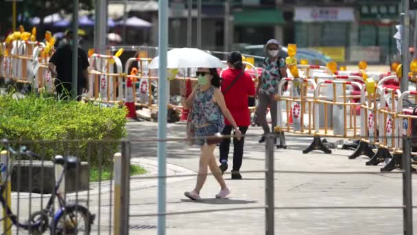 Asiatische Chinezen Wandelen Stad Tijdens Warme Zomerdag — Stockvideo