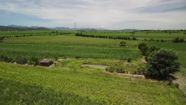 Vídeo Drone Foi Tirado Uma Cabana Abandonada Uma Barragem Pequena — Vídeo de Stock