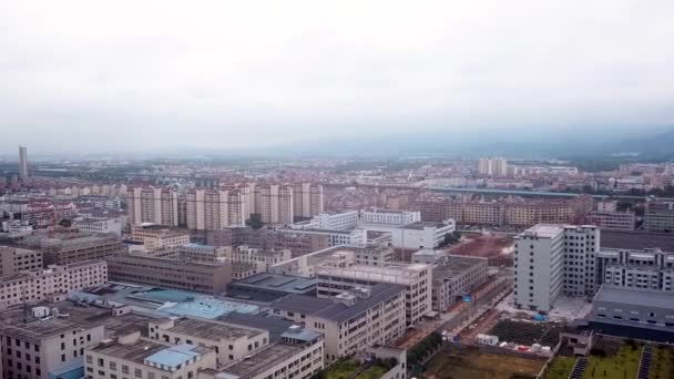 Yiwuのドローン撮影 義烏市の曇りの日の都市景観 — ストック動画