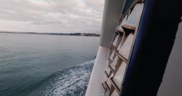 Onthullend Schot Van Boot Santander Baai Uitzicht Vanaf Een Veerboot — Stockvideo