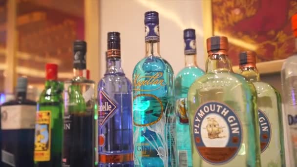 Botellas Alcohol Para Fiesta Crucero Primer Plano Tiro Barco Singapur — Vídeos de Stock