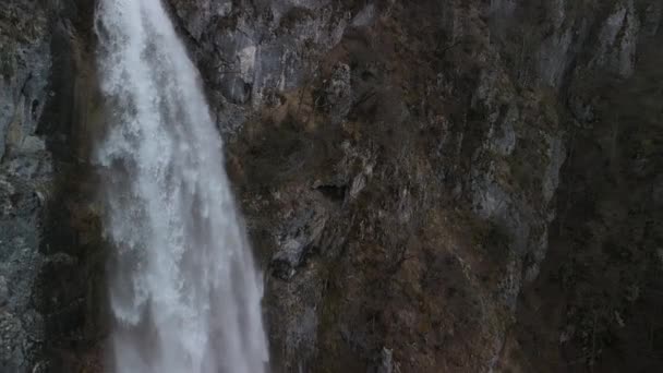Potężny Potok Wodny Wodospadu Skakavica Albanii Zbliżenie Przodu Powietrza — Wideo stockowe
