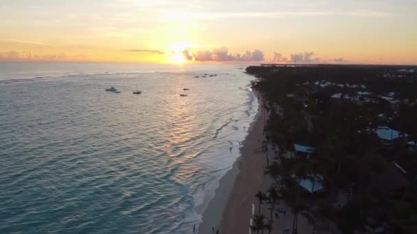 Drone Aéreo Tiro Oceano República Dominicana Durante Nascer Sol Pela — Vídeo de Stock